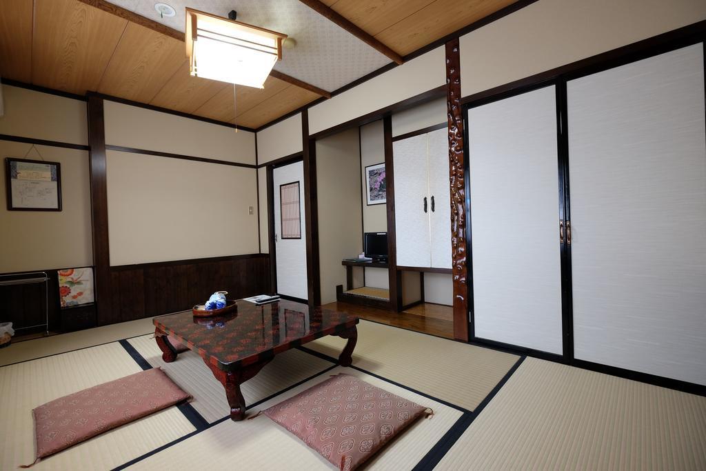 Hotel Tsuyukusa à Takayama  Extérieur photo