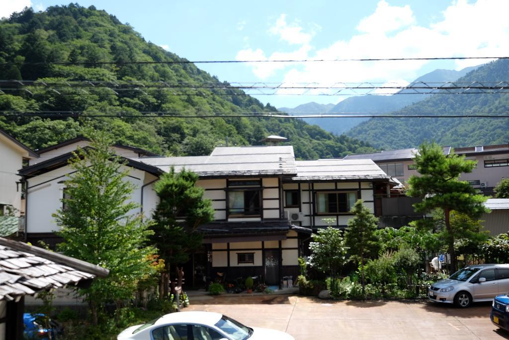 Hotel Tsuyukusa à Takayama  Extérieur photo